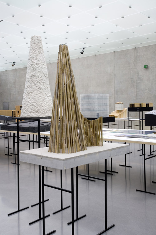 サムネイル:ブレゲンツ美術館、ピーターズントー展