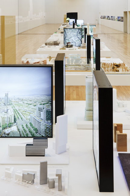 サムネイル:東京オペラシティア-トギャラリ-でのドミニクペロ-展の会場写真