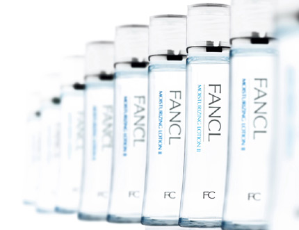 サムネイル:吉岡徳仁によるFANCLのロゴやボトル、パッケージのリニューアルデザイン