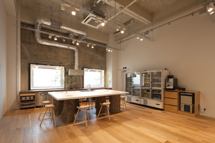 サムネイル:長坂常 / スキーマ建築計画によるスタジオ兼オフィス「Hue plus」