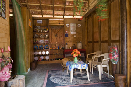 サムネイル:坂茂によるスリランカ津波復興住宅「キリンダ・ハウス」