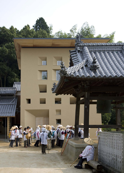 サムネイル:白川在 / 白川在建築設計事務所による愛媛の「栄福寺演仏堂」