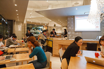 サムネイル:成瀬・猪熊建築設計事務所による「FabCafe」