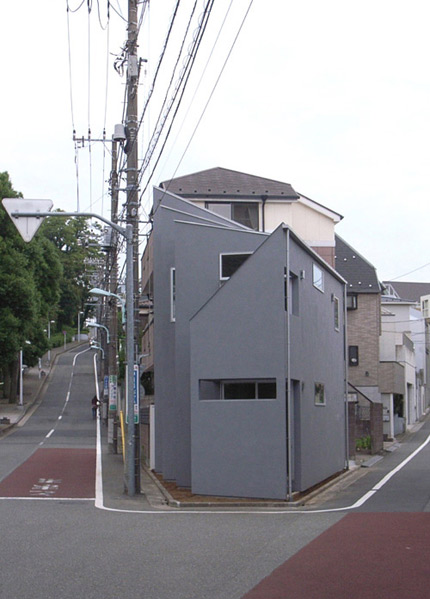 サムネイル:青山茂生+隅谷維子 / aoydesignによる東京の住宅「Small House(h8s)」