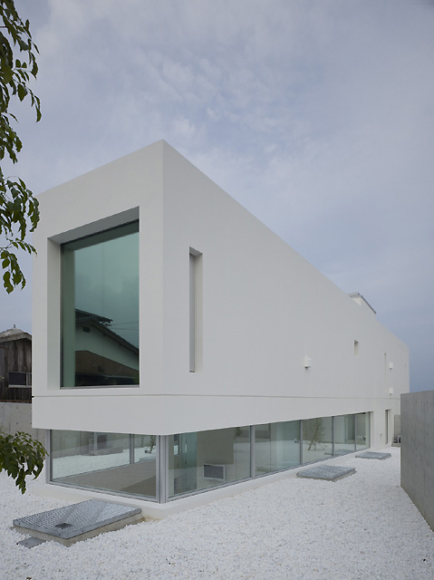 サムネイル:塩塚隆生アトリエによる