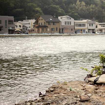 サムネイル:architecturephoto.net 震災復興支援活動関連企画「towards our ordinary life」